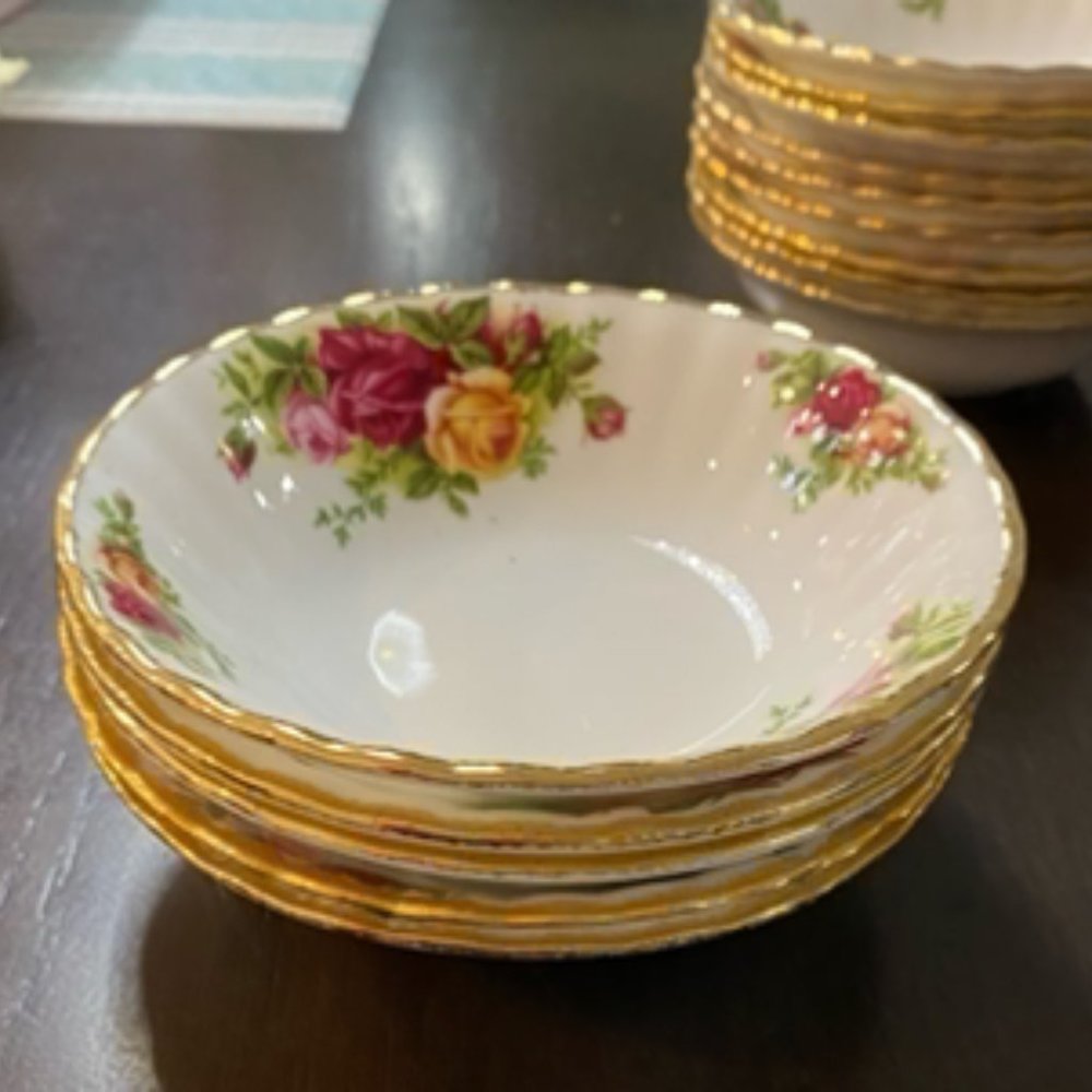ROYAL ALBERT Old Country Roses Fruit Bowl set of 4 ( new with tag)